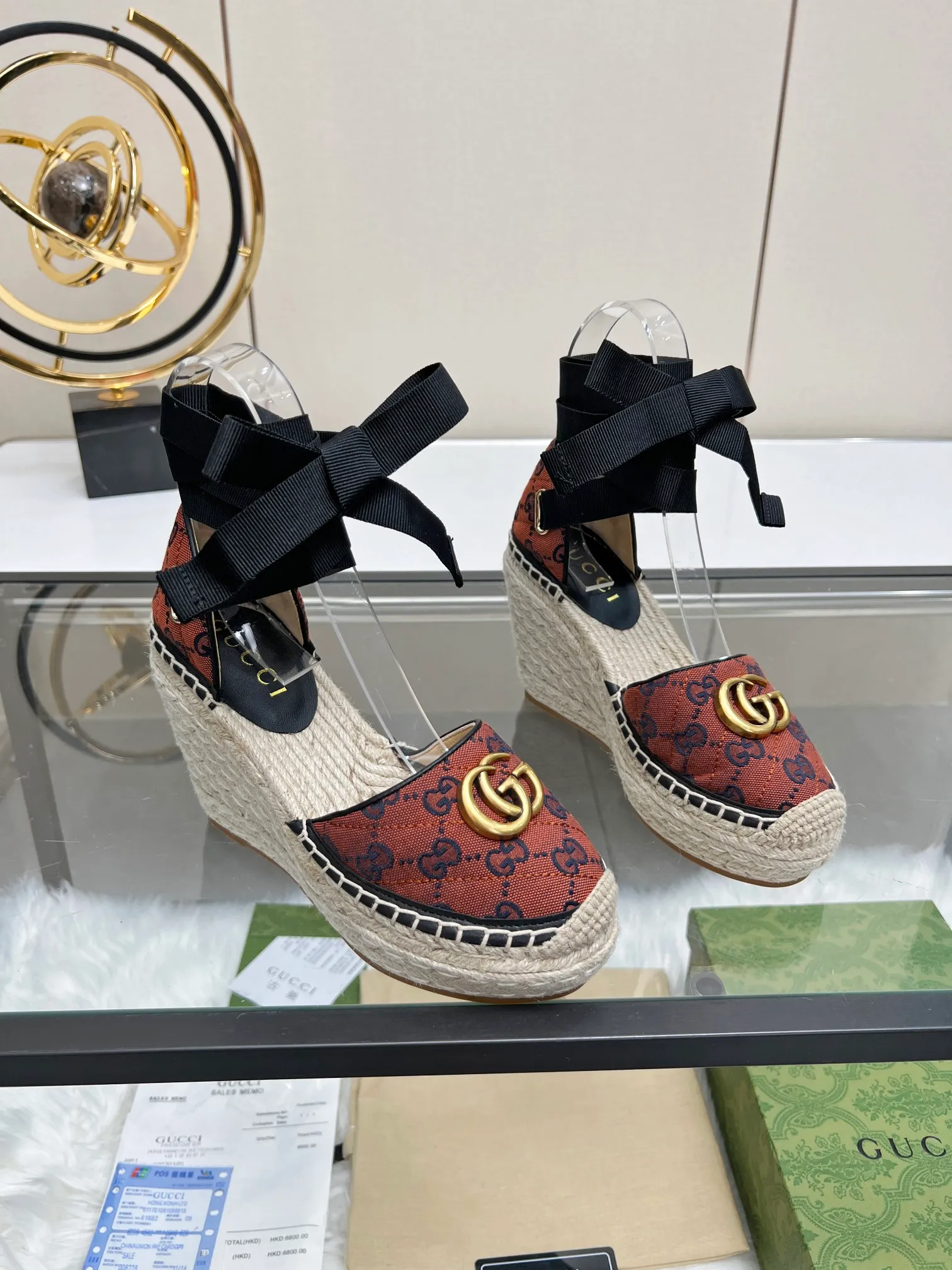 👟👟Ex-factory price 440👟👟 GUCCI wedge fisherman sandals, thick-soled straw, high-end quality, fabric: double G fabric, electric embroidery, lining: mixed sheepskin lining, yardage: 35 ~ 42, color: light blue. Dear new and old customers, the picture has been updated, please transfer the image to change. The upgraded version of the wedge heel currently has more than 40 colors. Transfer the image and sell it.